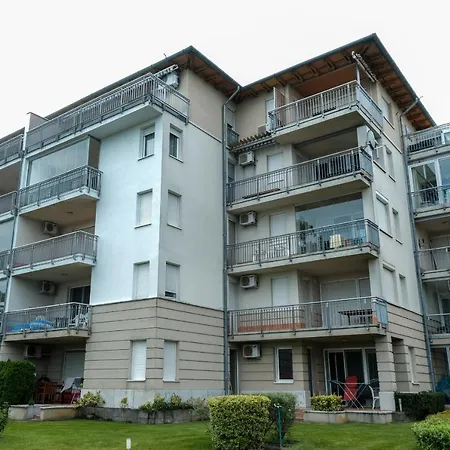 Lakeside Apartmán *
